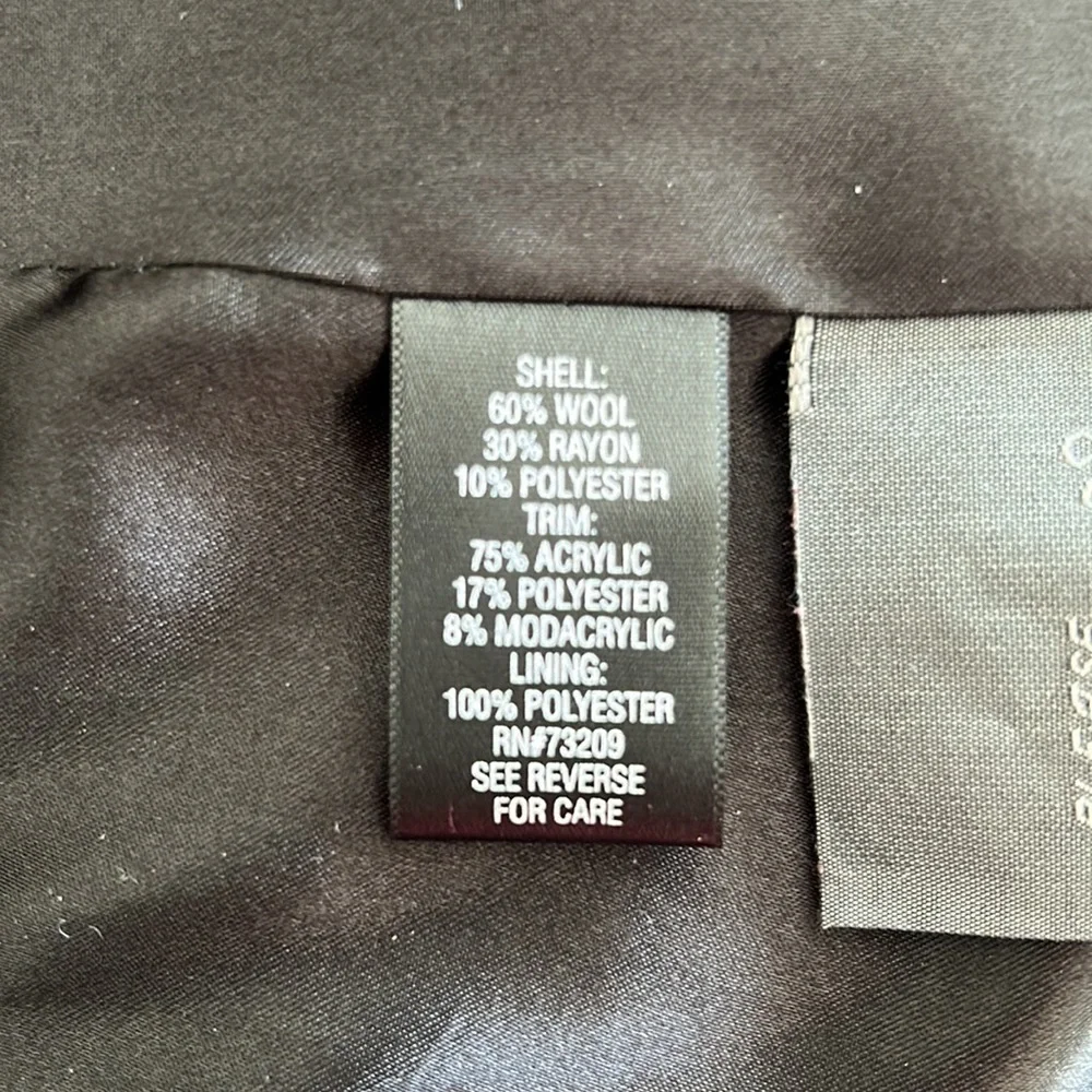 Ladies Black Coat - Picture 8 of 8